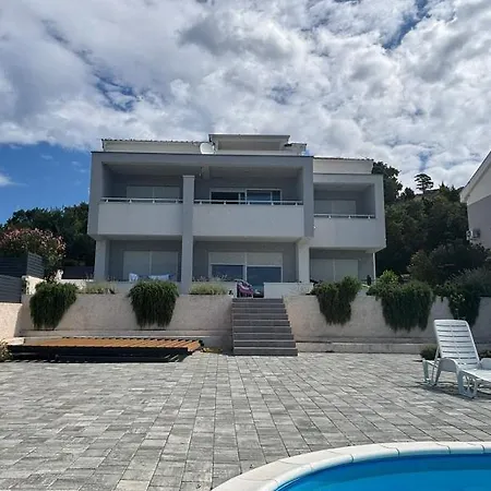 Apartment House Off Caska Novalja