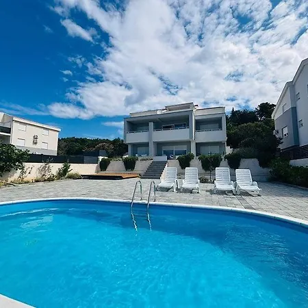 House Off Caska Апартаменты