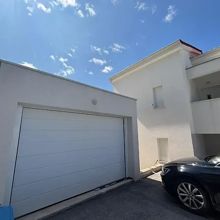 House Off Caska Novalja