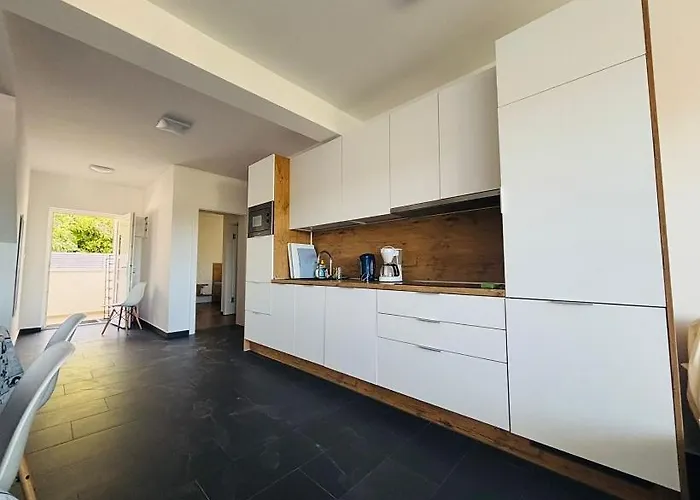 Appartement House Off Caska